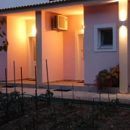 New Mazis Apartament Liapades