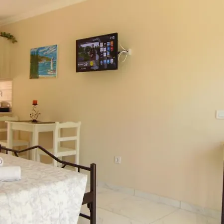 New Mazis Apartament Liapades