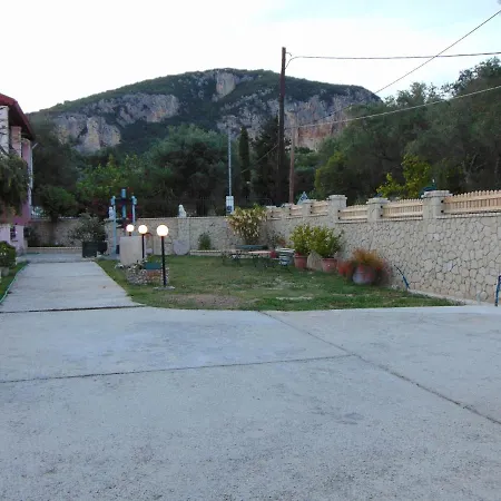 New Mazis Apartament Liapades